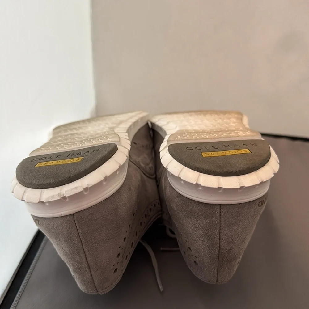 Cole Haan women’s size 11 Gray‎ Suede Oxford Shoes